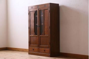アンティーク家具　和製アンティーク　栓材製　扉のデザインがお洒落な本箱(ブックケース、収納棚、戸棚)
