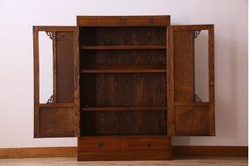 アンティーク家具　和製アンティーク　栓材製　扉のデザインがお洒落な本箱(ブックケース、収納棚、戸棚)