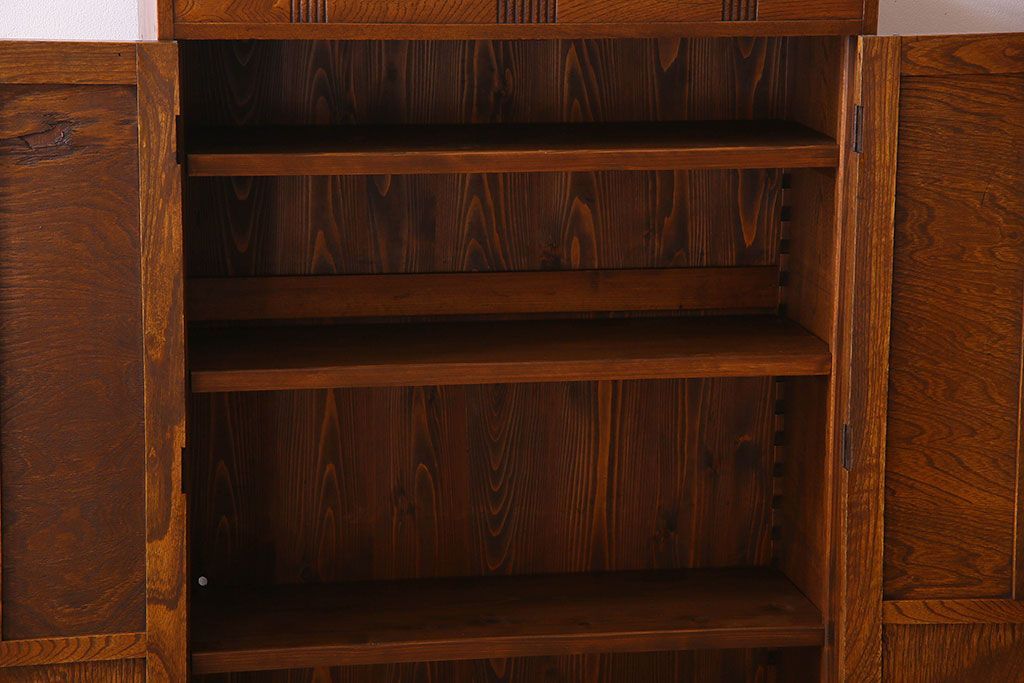 アンティーク家具　和製アンティーク　栓材製　扉のデザインがお洒落な本箱(ブックケース、収納棚、戸棚)