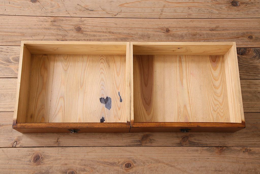 アンティーク家具　和製アンティーク　栓材製　扉のデザインがお洒落な本箱(ブックケース、収納棚、戸棚)