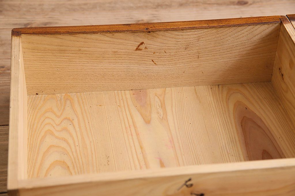 アンティーク家具　和製アンティーク　栓材製　扉のデザインがお洒落な本箱(ブックケース、収納棚、戸棚)