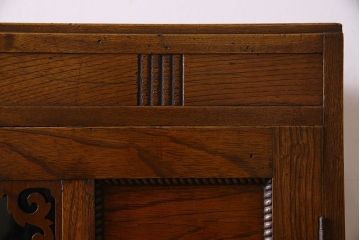 アンティーク家具　和製アンティーク　栓材製　扉のデザインがお洒落な本箱(ブックケース、収納棚、戸棚)