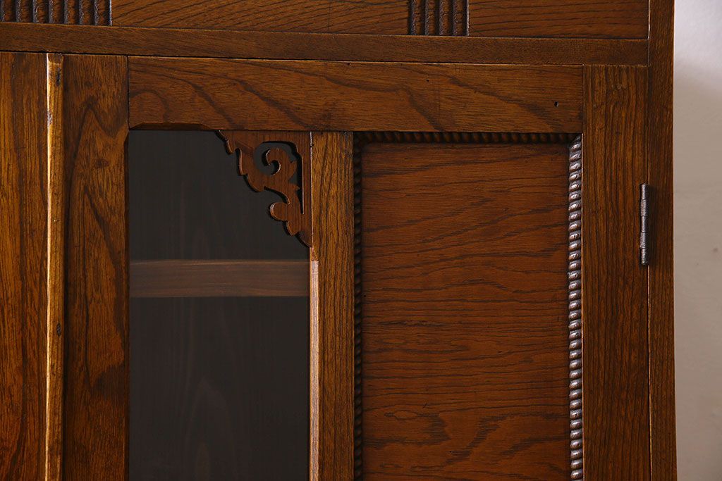 アンティーク家具　和製アンティーク　栓材製　扉のデザインがお洒落な本箱(ブックケース、収納棚、戸棚)