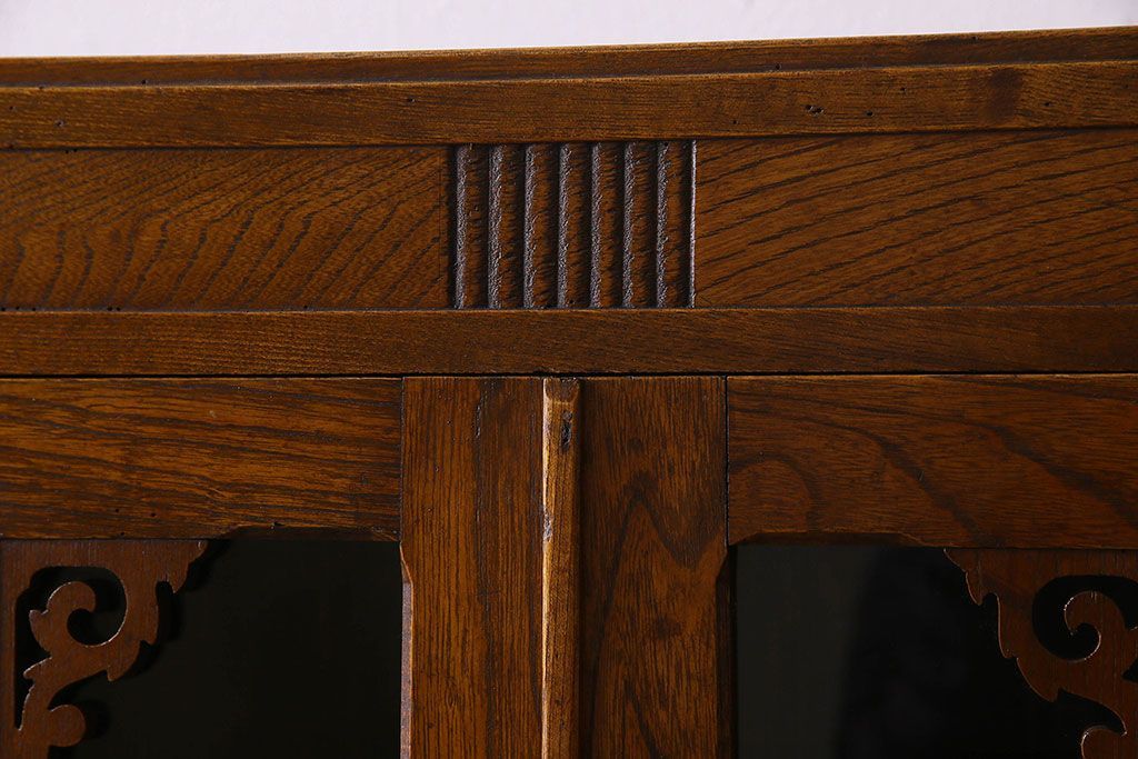 アンティーク家具　和製アンティーク　栓材製　扉のデザインがお洒落な本箱(ブックケース、収納棚、戸棚)