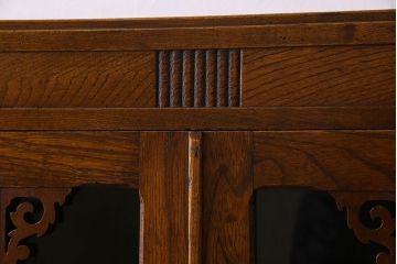 アンティーク家具　和製アンティーク　栓材製　扉のデザインがお洒落な本箱(ブックケース、収納棚、戸棚)