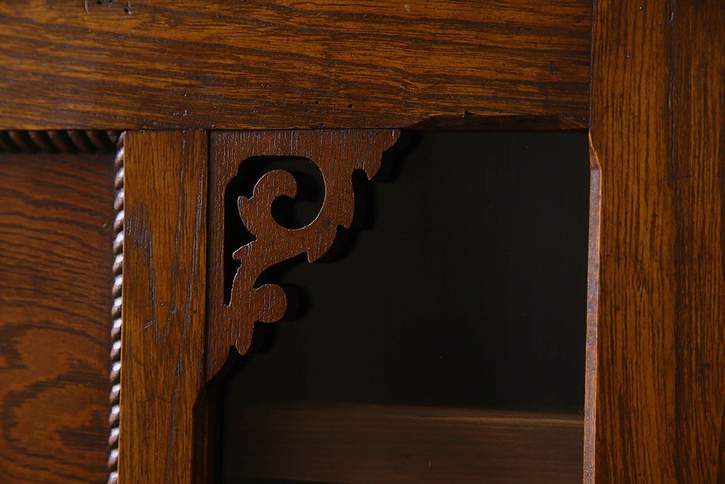 アンティーク家具　和製アンティーク　栓材製　扉のデザインがお洒落な本箱(ブックケース、収納棚、戸棚)