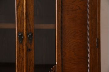 アンティーク家具　和製アンティーク　栓材製　扉のデザインがお洒落な本箱(ブックケース、収納棚、戸棚)