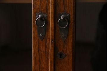 アンティーク家具　和製アンティーク　栓材製　扉のデザインがお洒落な本箱(ブックケース、収納棚、戸棚)