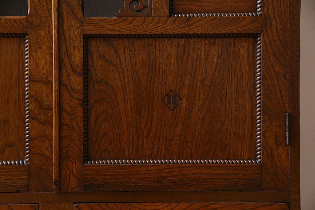 アンティーク家具　和製アンティーク　栓材製　扉のデザインがお洒落な本箱(ブックケース、収納棚、戸棚)