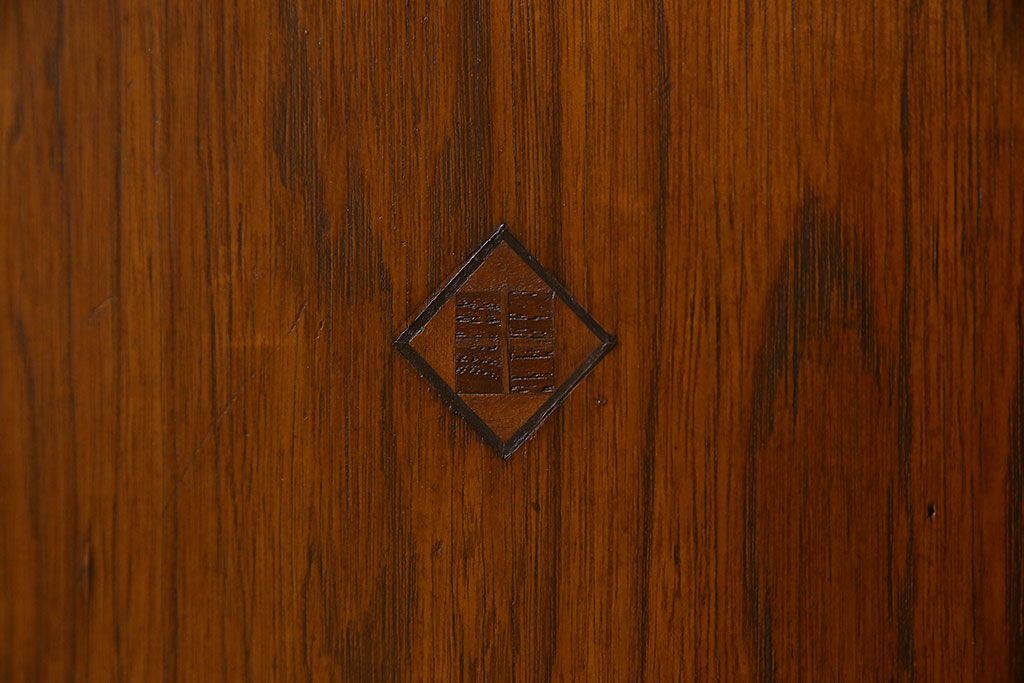 アンティーク家具　和製アンティーク　栓材製　扉のデザインがお洒落な本箱(ブックケース、収納棚、戸棚)