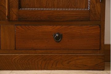 アンティーク家具　和製アンティーク　栓材製　扉のデザインがお洒落な本箱(ブックケース、収納棚、戸棚)