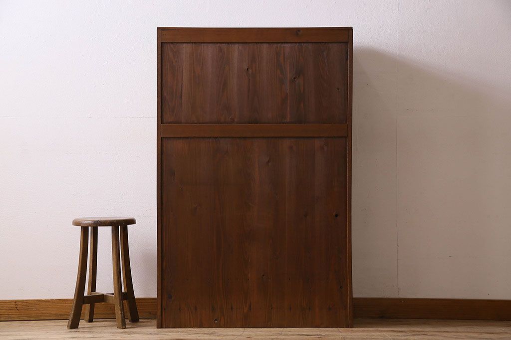 アンティーク家具　和製アンティーク　栓材製　扉のデザインがお洒落な本箱(ブックケース、収納棚、戸棚)