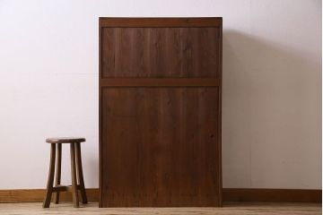 アンティーク家具　和製アンティーク　栓材製　扉のデザインがお洒落な本箱(ブックケース、収納棚、戸棚)