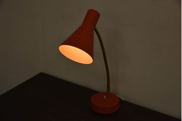 北欧雑貨　ポップなデザインのデスクライト(テーブルスタンド)