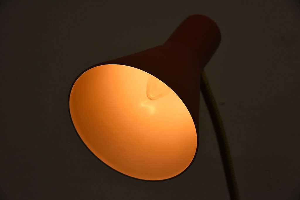 北欧雑貨　ポップなデザインのデスクライト(テーブルスタンド)