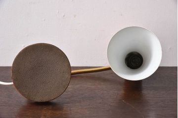 北欧雑貨　ポップなデザインのデスクライト(テーブルスタンド)