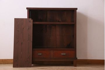 アンティーク家具　和製アンティーク　お洒落な結霜ガラス入りの収納棚(戸棚、食器棚)