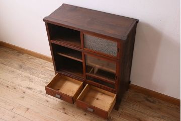 アンティーク家具　和製アンティーク　お洒落な結霜ガラス入りの収納棚(戸棚、食器棚)