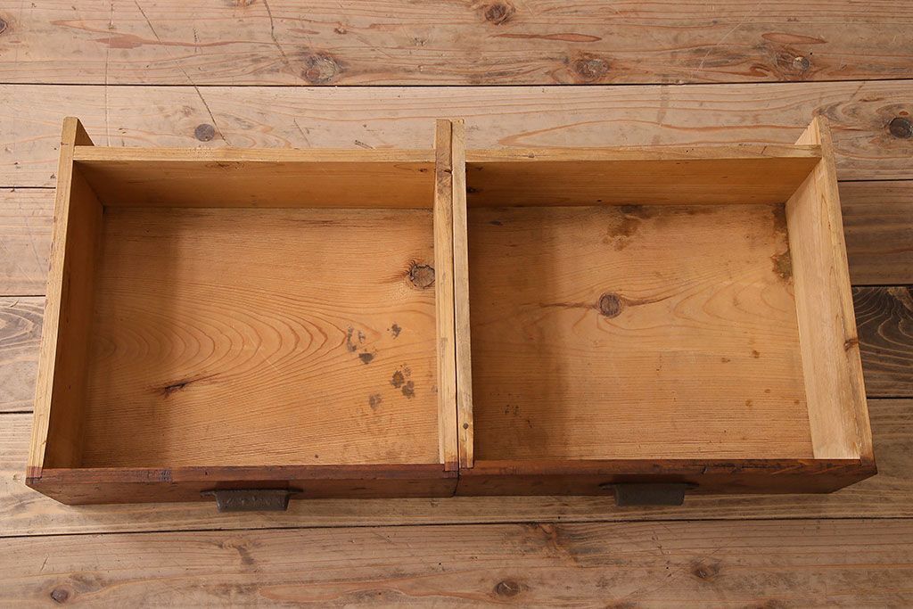 アンティーク家具　和製アンティーク　お洒落な結霜ガラス入りの収納棚(戸棚、食器棚)