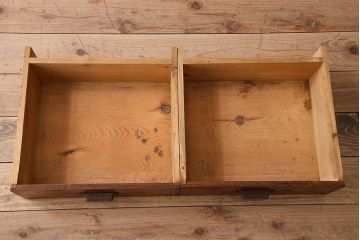 アンティーク家具　和製アンティーク　お洒落な結霜ガラス入りの収納棚(戸棚、食器棚)