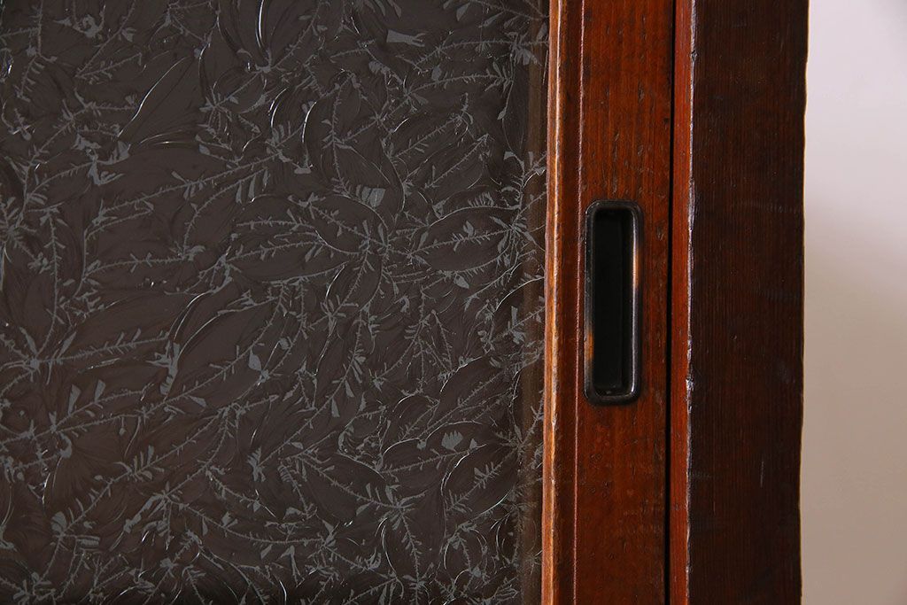 アンティーク家具　和製アンティーク　お洒落な結霜ガラス入りの収納棚(戸棚、食器棚)