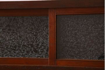 アンティーク家具　和製アンティーク　お洒落な結霜ガラス入りの収納棚(戸棚、食器棚)