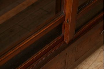 アンティーク家具　和製アンティーク　お洒落な結霜ガラス入りの収納棚(戸棚、食器棚)