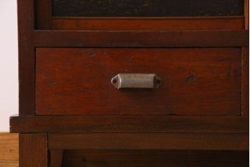 アンティーク家具　和製アンティーク　お洒落な結霜ガラス入りの収納棚(戸棚、食器棚)