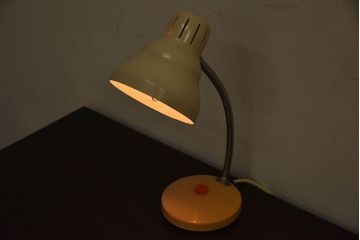 北欧雑貨　ポップなデザインのデスクスタンド(テーブルスタンド)(1)