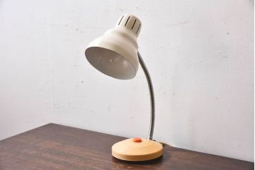 北欧雑貨　ポップなデザインのデスクスタンド(テーブルスタンド)(1)