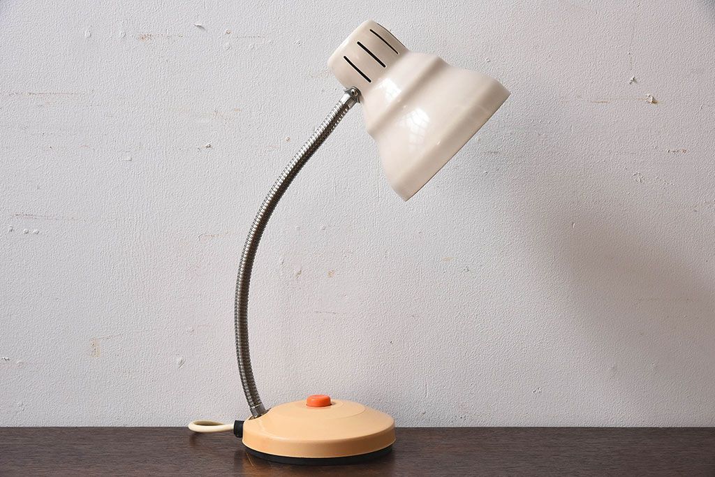 北欧雑貨　ポップなデザインのデスクスタンド(テーブルスタンド)(1)