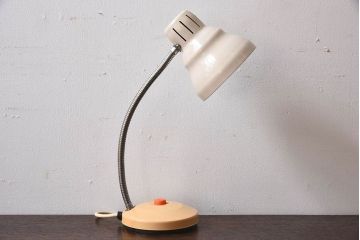 北欧雑貨　ポップなデザインのデスクスタンド(テーブルスタンド)(1)