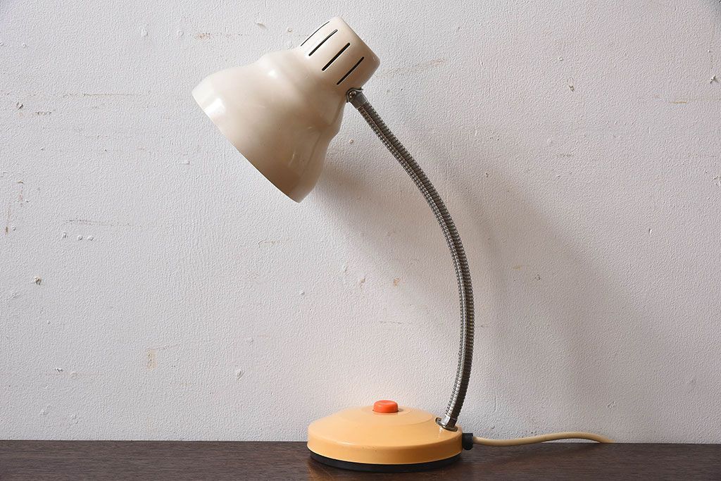 北欧雑貨　ポップなデザインのデスクスタンド(テーブルスタンド)(1)