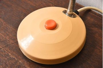 北欧雑貨　ポップなデザインのデスクスタンド(テーブルスタンド)(1)