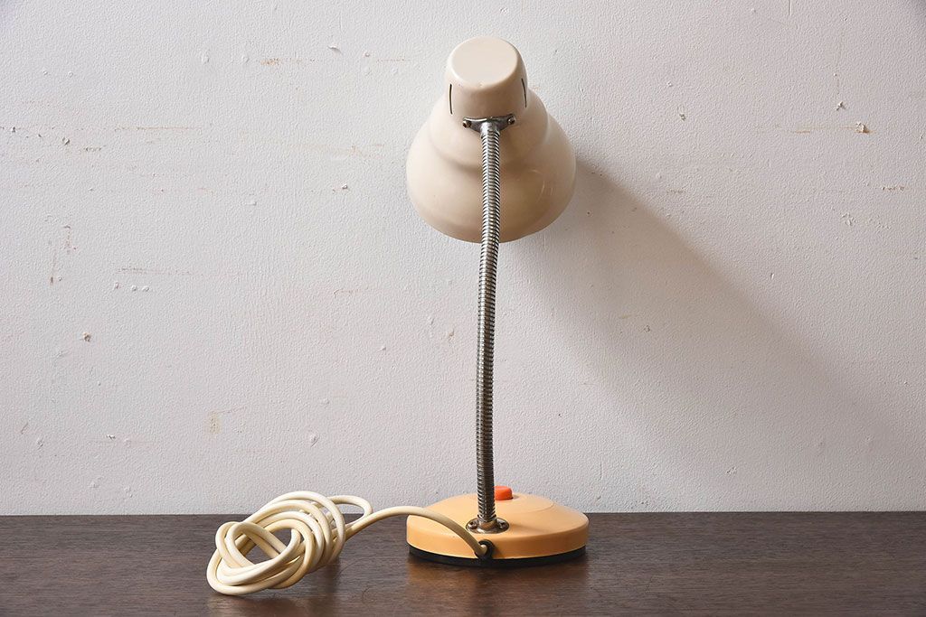 北欧雑貨　ポップなデザインのデスクスタンド(テーブルスタンド)(1)