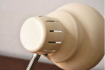 北欧雑貨　ポップなデザインのデスクスタンド(テーブルスタンド)(1)