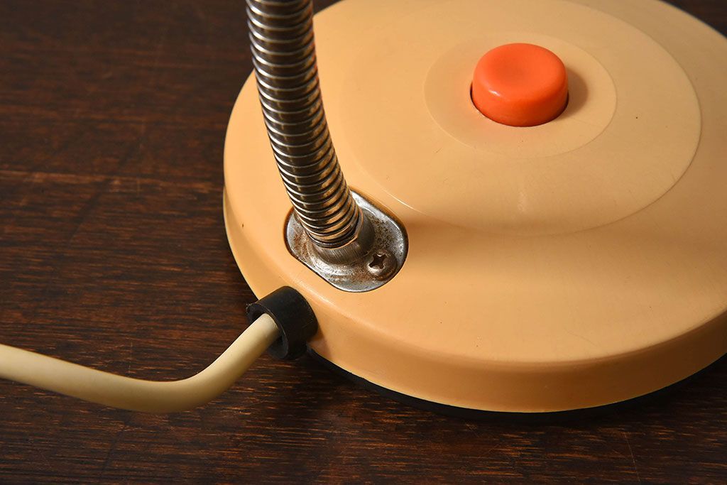 北欧雑貨　ポップなデザインのデスクスタンド(テーブルスタンド)(1)