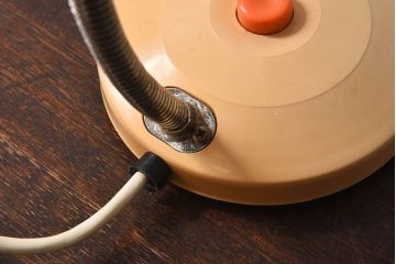 北欧雑貨　ポップなデザインのデスクスタンド(2)