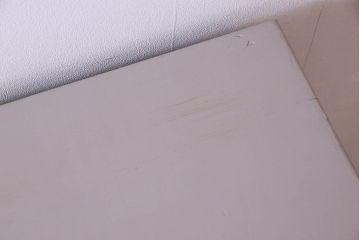 アンティーク家具　フランスアンティーク　パイン材　装飾がお洒落なペイントサイドボード(収納棚)