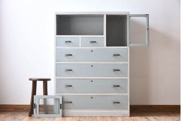 ペイント家具　モールガラス入り!柔らかなカラーが魅力的なチェスト