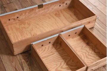 ペイント家具　モールガラス入り!柔らかなカラーが魅力的なチェスト