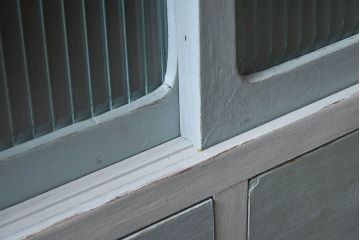 ペイント家具　モールガラス入り!柔らかなカラーが魅力的なチェスト