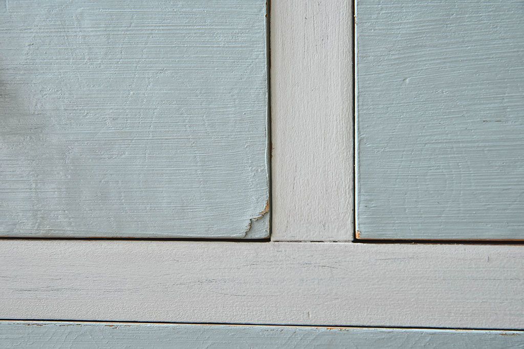 ペイント家具　モールガラス入り!柔らかなカラーが魅力的なチェスト