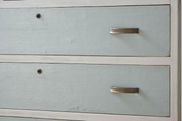 ペイント家具　モールガラス入り!柔らかなカラーが魅力的なチェスト