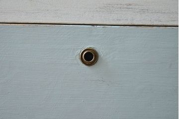 ペイント家具　モールガラス入り!柔らかなカラーが魅力的なチェスト