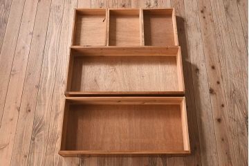 レトロ家具　昭和レトロ　人気のダイヤガラス入りの愛らしいチェスト