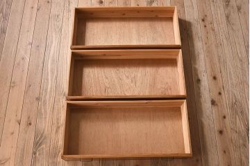 レトロ家具　昭和レトロ　人気のダイヤガラス入りの愛らしいチェスト