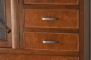 レトロ家具　昭和レトロ　人気のダイヤガラス入りの愛らしいチェスト