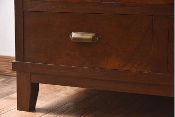 レトロ家具　昭和レトロ　前面ケヤキ材　人気のモールガラス入りのアンティーク収納棚(戸棚)