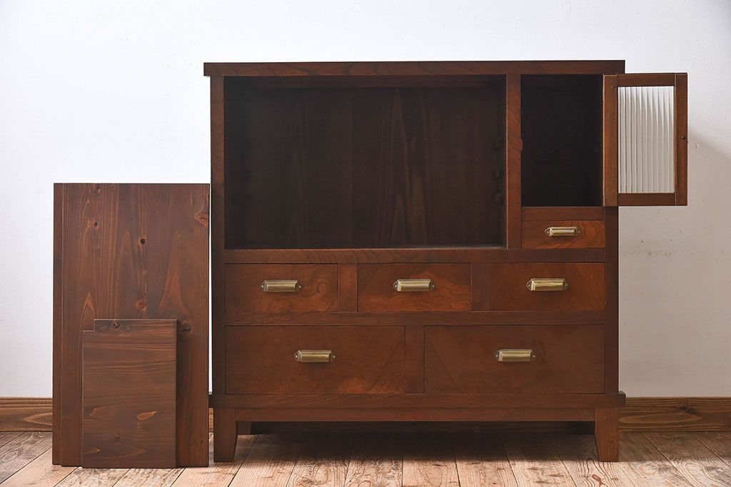 レトロ家具　昭和レトロ　前面ケヤキ材　人気のモールガラス入りのアンティーク収納棚(戸棚)